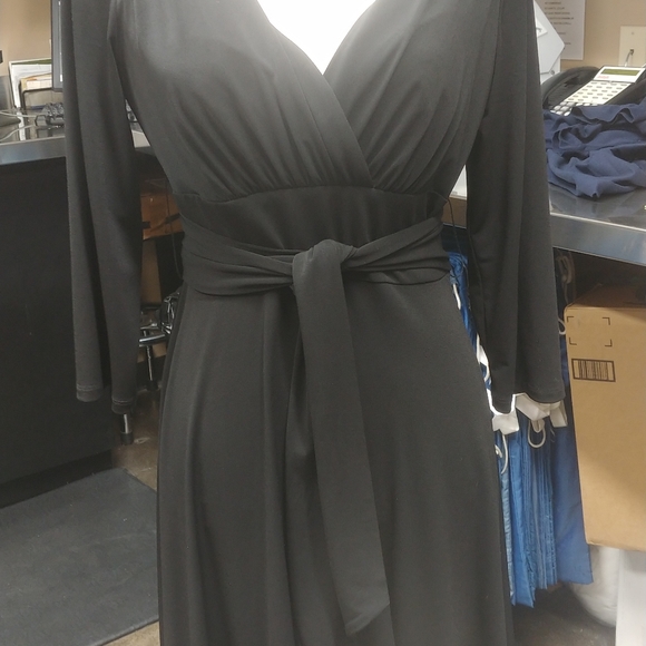 Dress - Picture 2 of 8